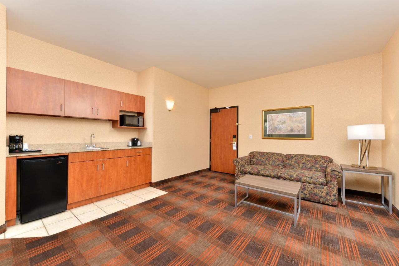 Holiday Inn Express & Suites Elk Grove Central - Hwy 99 By Ihg Εξωτερικό φωτογραφία