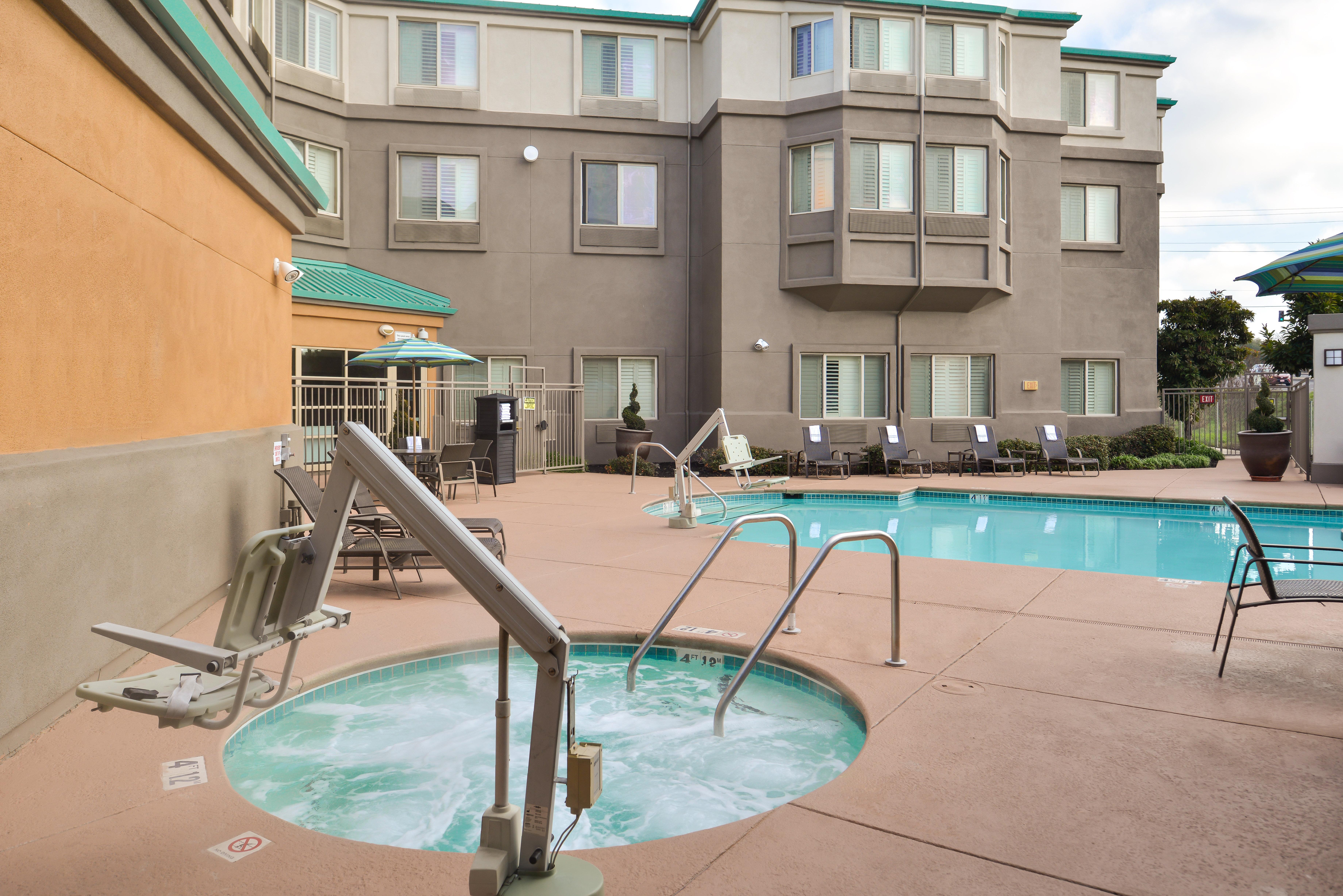 Holiday Inn Express & Suites Elk Grove Central - Hwy 99 By Ihg Εξωτερικό φωτογραφία