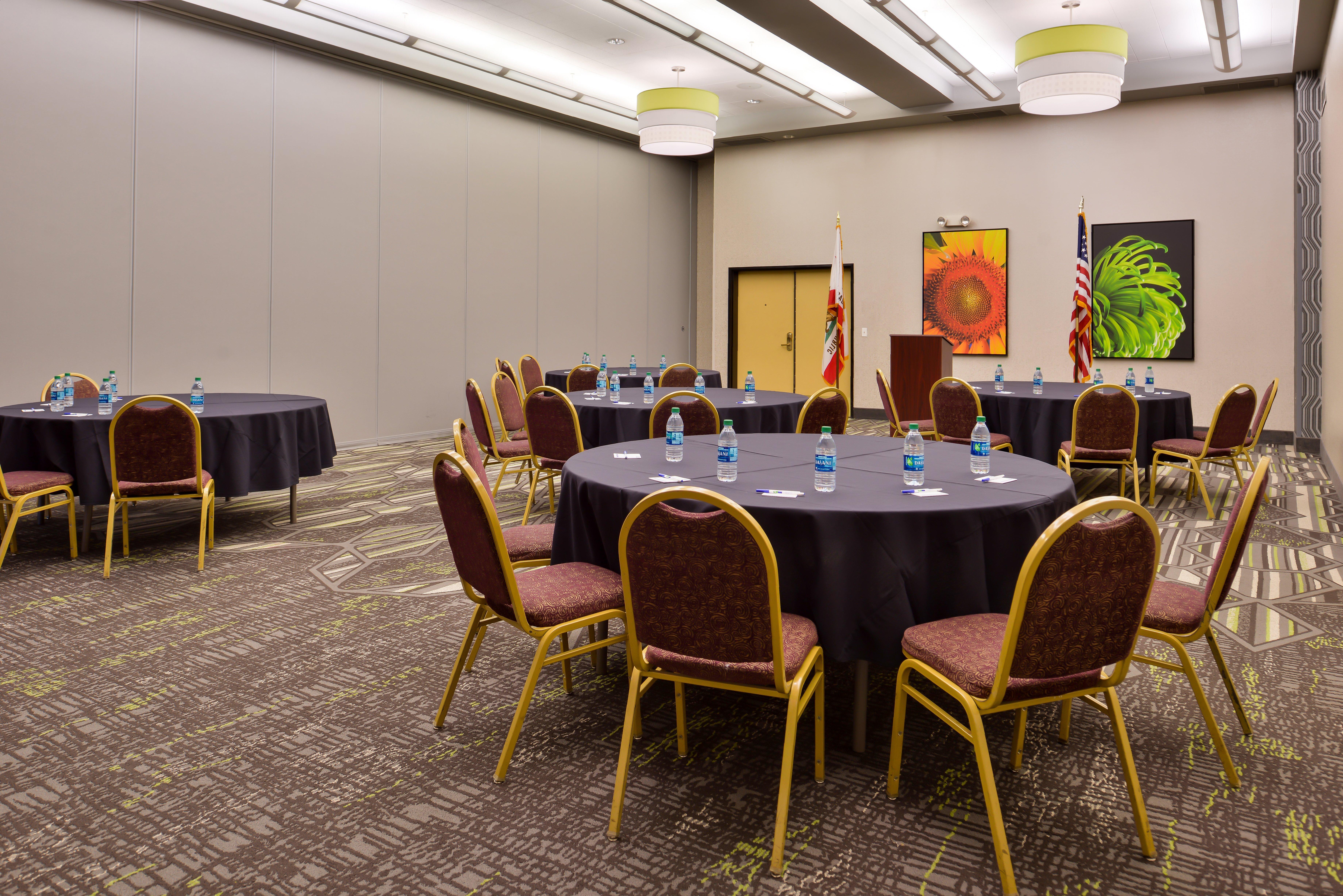 Holiday Inn Express & Suites Elk Grove Central - Hwy 99 By Ihg Εξωτερικό φωτογραφία